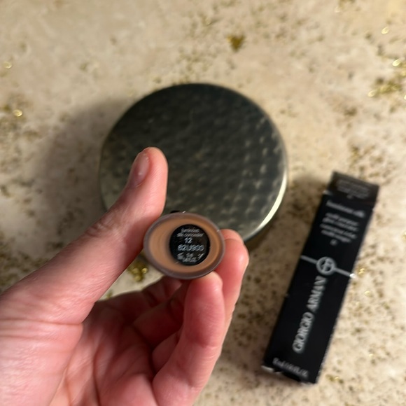 #12- Giorgio Armani luminous silk concealer - deep, tan. - Picture 4 of 4